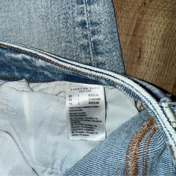 American Eagle Mom Jeans 2 - Picture 3 of 4